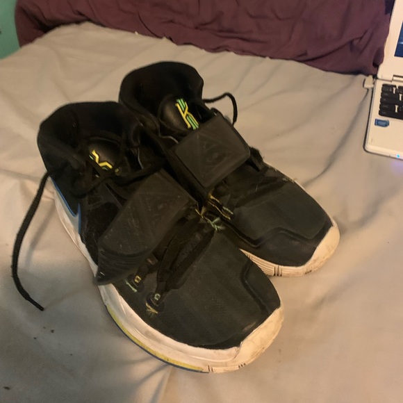 Men’s size 9.5 basketball shoes. - Picture 7 of 7